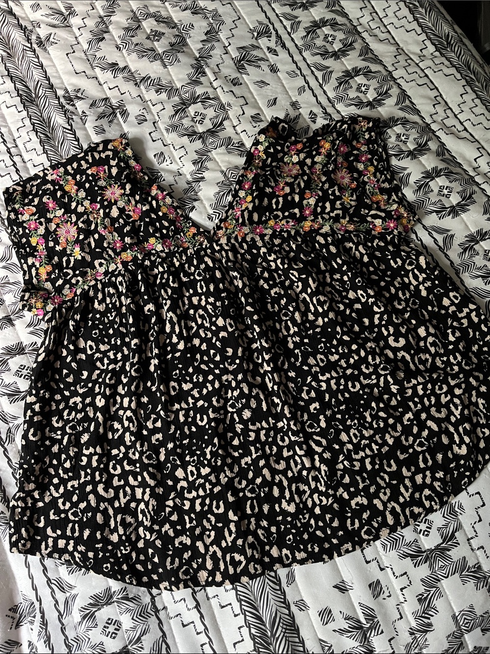 Savannah Jane Floral Zebra Top Blouse Size S